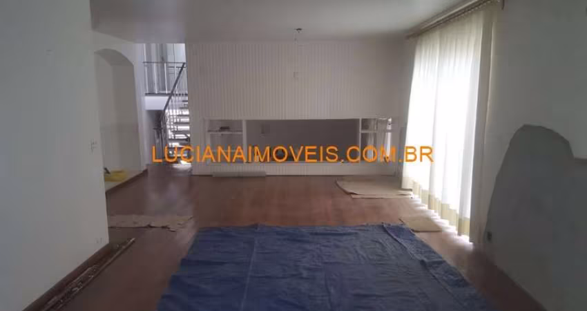 Sobrado para venda possui 282 metros quadrados com 4 quartos em Alto da Lapa - São Paulo - SP
