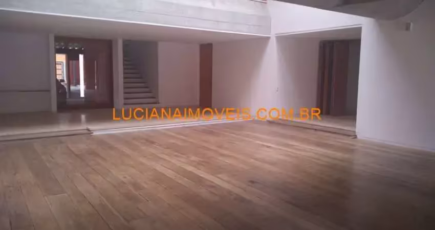 Sobrado para venda possui 703 metros quadrados com 4 quartos em Alto de Pinheiros - São Paulo - SP