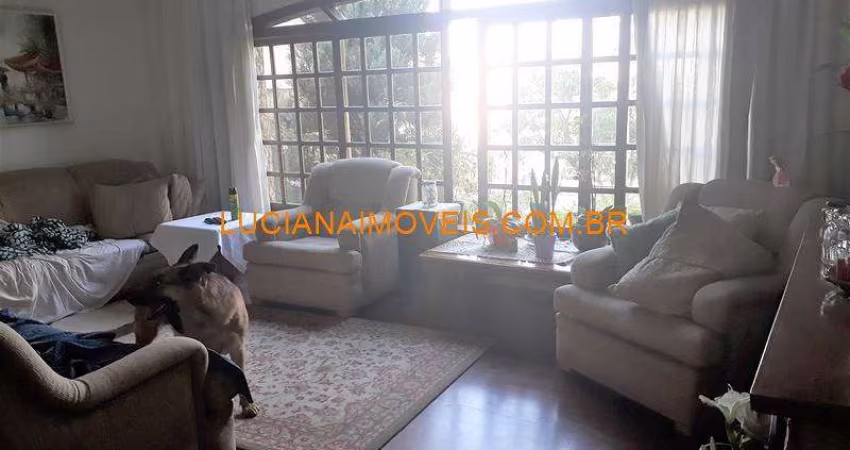 Sobrado para venda possui 312 metros quadrados com 3 quartos em Vila Ipojuca - São Paulo - SP
