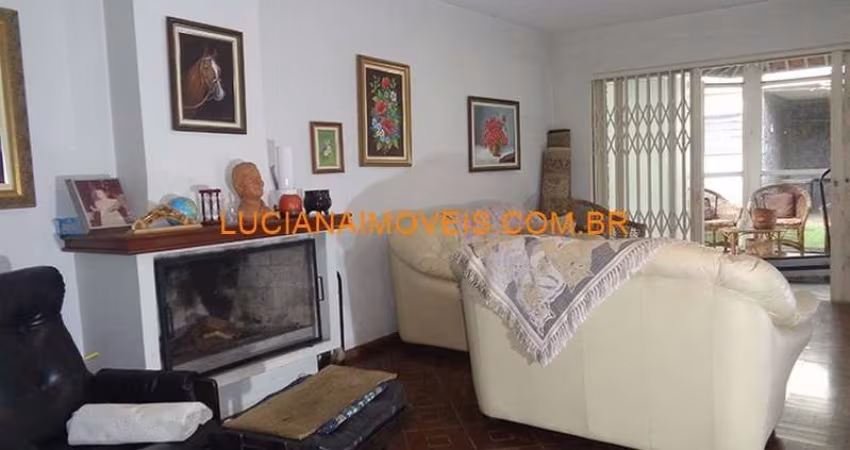 Sobrado para venda possui 290 metros quadrados com 3 quartos em Alto de Pinheiros - São Paulo - SP