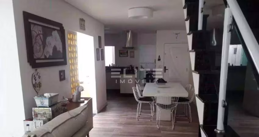 Sobrado em condomínio fechado ! com 3 quartos,  1 suíte, espaço gourmet e 194m²  região privilegiada!