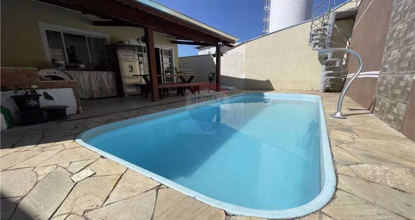 Casa à venda com 4 dormitórios, suíte e piscina no Condomínio Veneza por R$887.000, em Cézar de Souza - Mogi das Cruzes