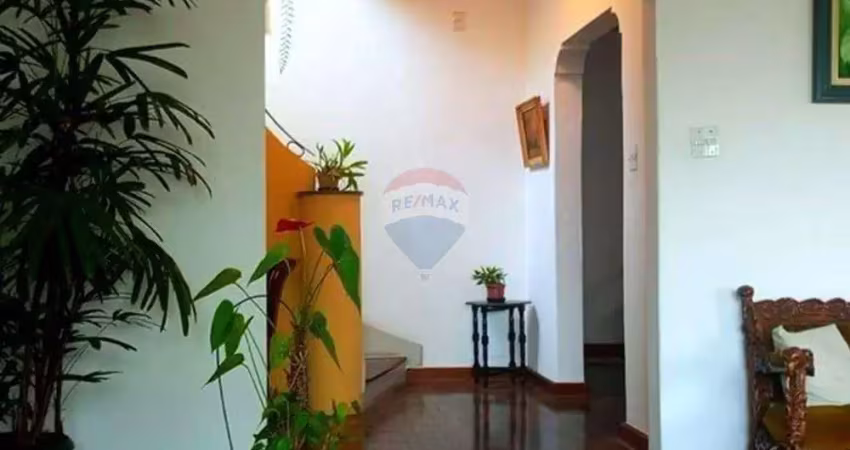 Casa sobrado - venda com 3 quartos e 2 banheiros, quintal, garagem 5 carros 193 m²