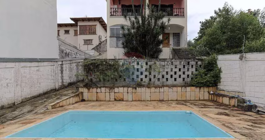 Sobrado à venda na vila oliveira em mogi das cruzes sendo 600m² de terreno com piscina