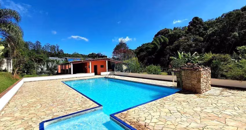 Chácara - área com piscina à venda em Suzano com 4000m²
