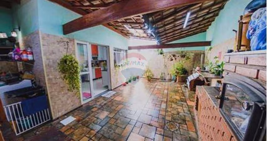 Sobrado em Condomino Fechado, com Churrasqueira e Espaço Gourmet - R$479.900