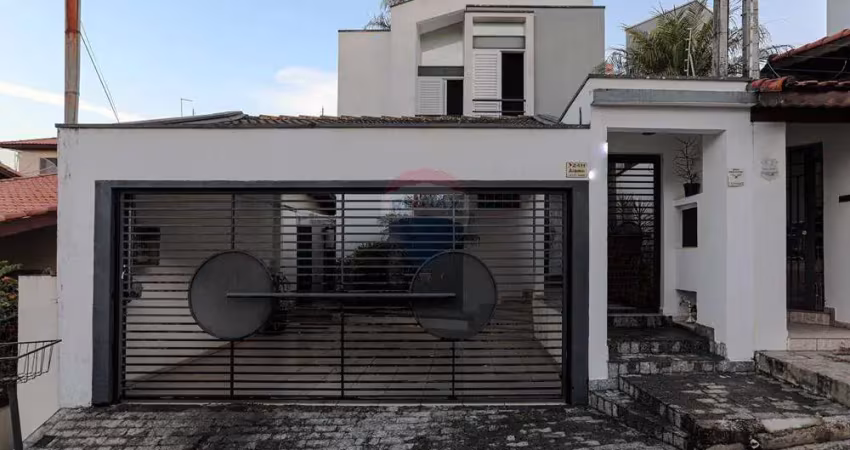 Casa moderna com espaço, churrasqueira gourmet e jacuzzi no alto do ipiranga