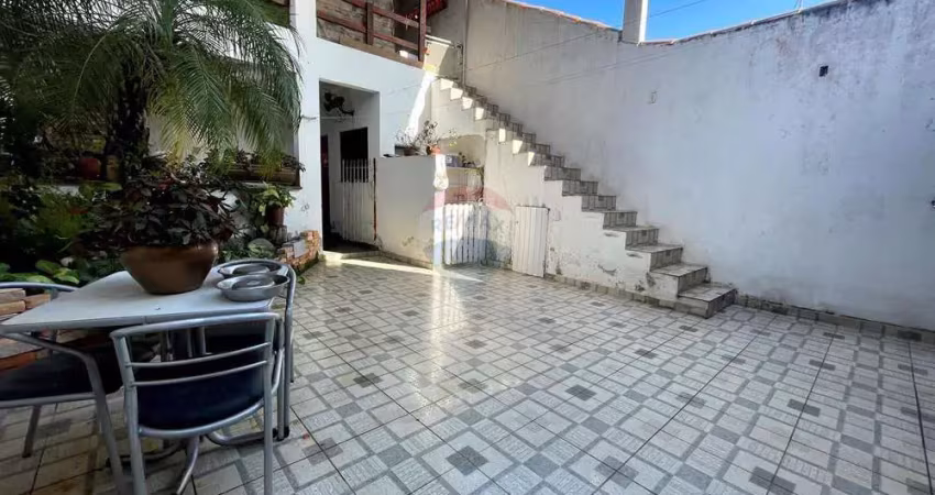 Sobrado com 3 dormitórios e quintal espaçoso com churrasqueira para a venda na vila industrial em mogi das cruzes/ sp