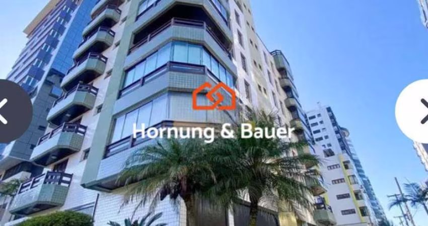 Apartamento à venda em Torres  a três quadra do mar com um valor IMPERDÍVEL! - com três dormitórios