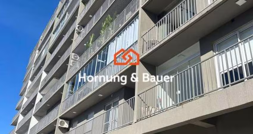 Apartamento à venda no bairro Primavera em Novo Hamburgo! Muito bem localizado com piscina, elevador e portaria eletrônica.