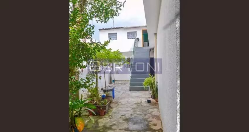 Vende-se 2 Casas construídas em terreno de 300 m2 com 7 Vagas de Garagem em Bairro Suisso  São Bernardo do Campo