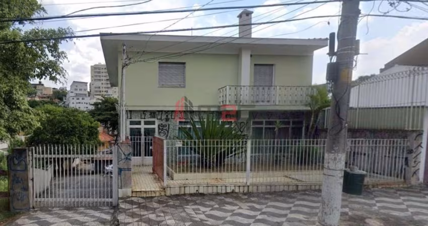 Sobrado Enorme com 3 Andares, 4 Quartos e 11 Vagas para Venda na Vila Ipojuca