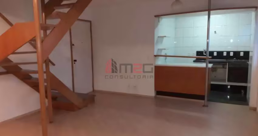 Vende-se apartamento duplex com 1 dormitório (1 suíte) em Perdizes.