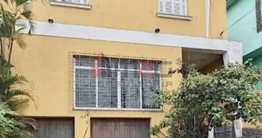 Amplo sobrado com quintal, edícula e 4 vagas no jardim da bandeiras.