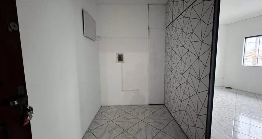 Sala bem localizada no bairro Cordeiros em Itajaí!