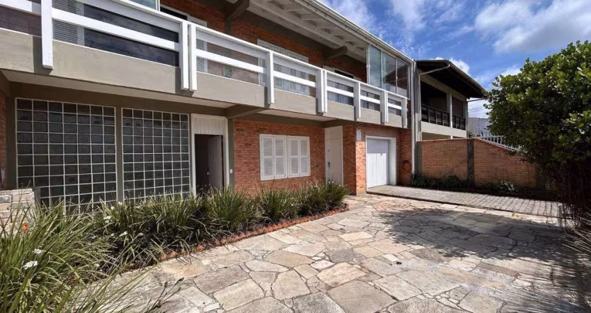 Sobrado com 4 dormitórios para alugar, 325 m² por R$ 6.264,18/mês - Meia Praia - Navegantes/SC