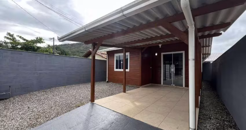 Casa com 2 dormitórios no bairro Espinheiros - Itajaí/SC