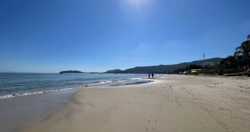Apartamento à venda, 2 dormitórios, 30 metros da Praia da Cachoeira de Bom  Jesus , R$1.150.000,00