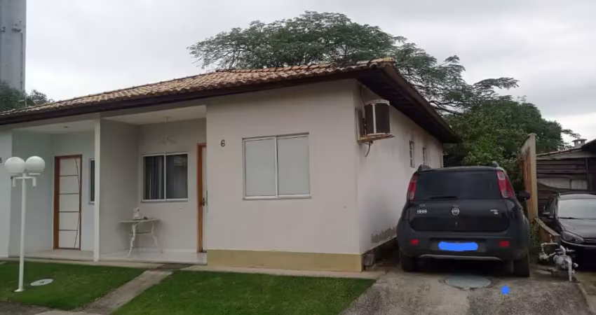 Casa à venda na Rua Massâpe, Santa Cruz, Rio de Janeiro
