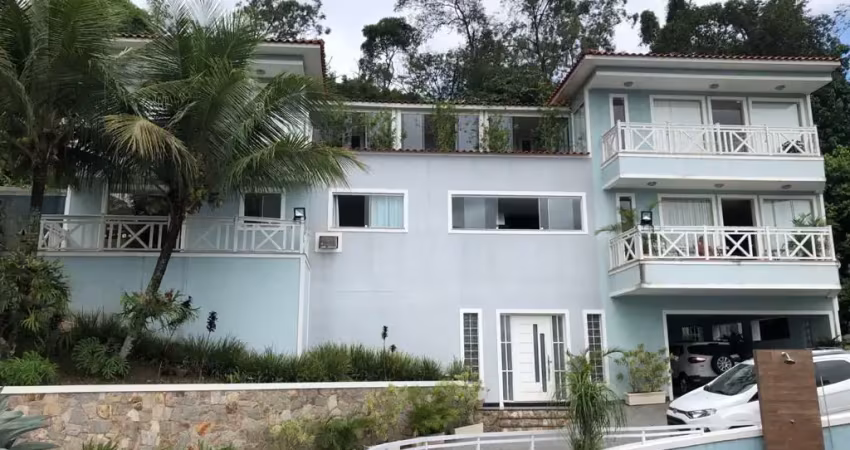 Venda de espetacular casa triplex com vista livre no condomínio bosque dos esquilos/anil - jacarepaguá (próximo ao  shopping de jacarepaguá)