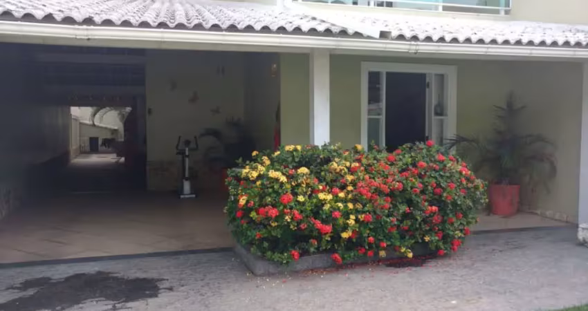 Venda de espetacular casa duplex no condomínio bosque dos esquilos