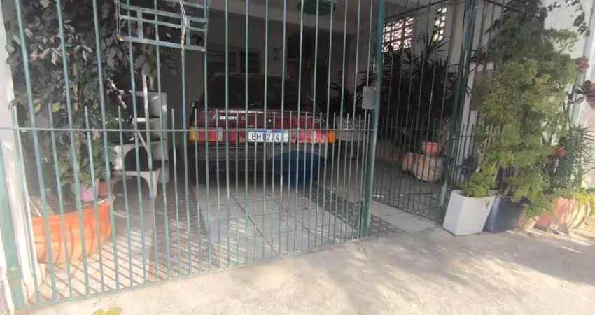 Aluga-se casa no galo branco, superior | ambiente familiar | aceita somente pet pequeno porte