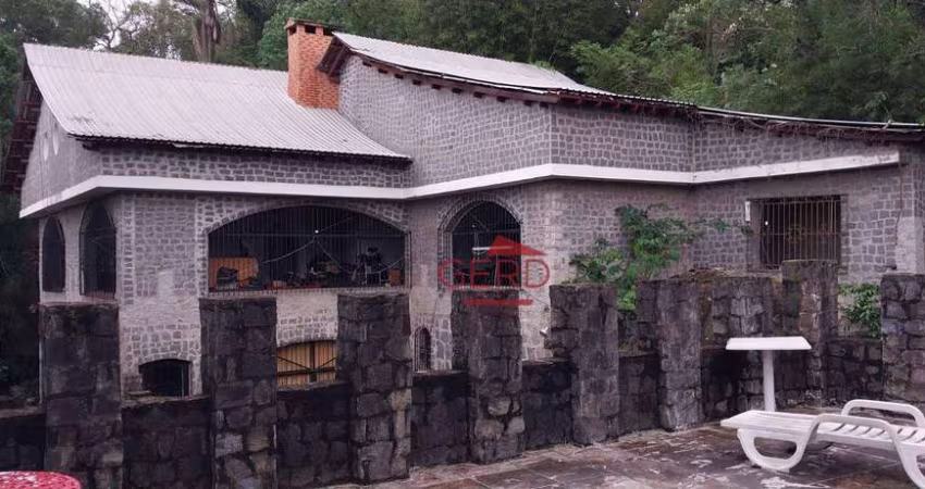 1.	Mansão Estilo Castelo com 5 Suítes e Piscina em Embu – Um Refúgio Único!