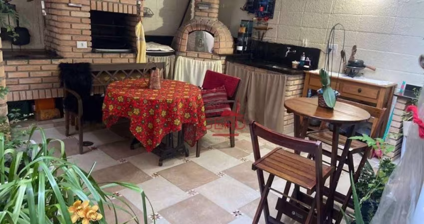 Casa à Venda em Cotia, SP - Condomínio Village Wimbledon - Jardim Passárgada I: Descubra o Conforto e Segurança a 500 metros da Raposo Tavares