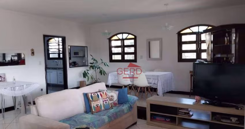 Casa em Cotia, SP - 3 Suítes em Terreno de 600m², Área Gourmet em Condomínio Fechado