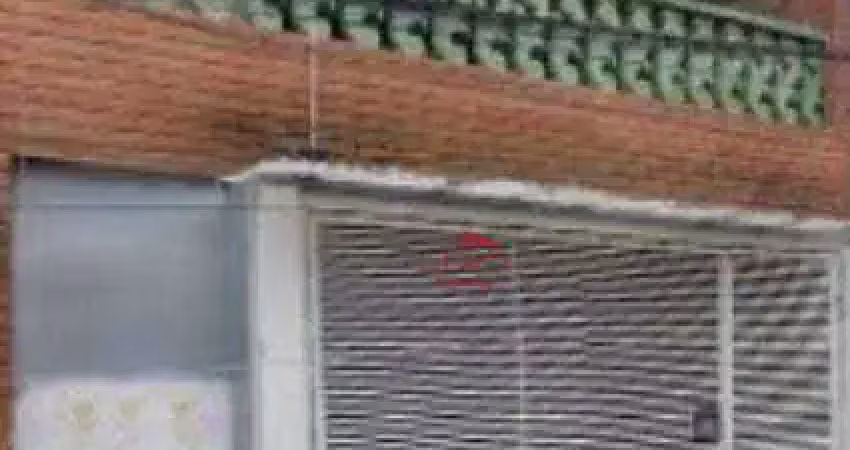 Vende-se Casa Sobrado com 200m² de área construída, dividida em 3 pisos