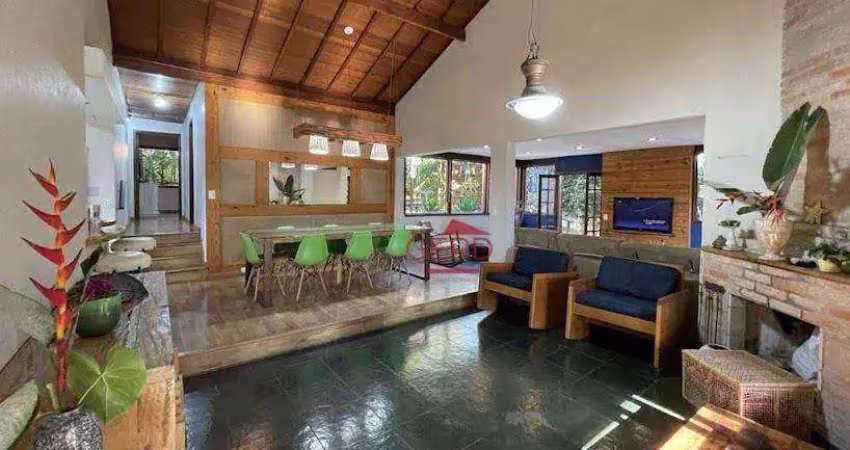 Casa Rústica com 4 Quartos, Piscina e Lareira à Venda no Condomínio Villas do Sol Fazendinha – Carapicuíba/SP