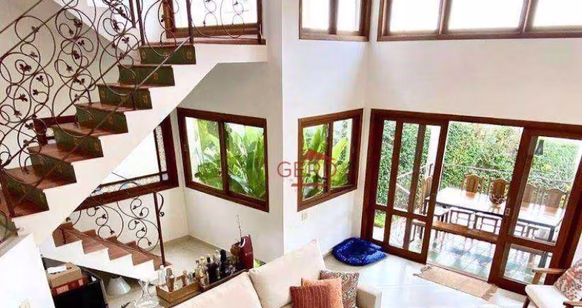 Casa Rústica de Alto Padrão em Condomínio Clube – 4 Suítes em Cotia: 1.110.000