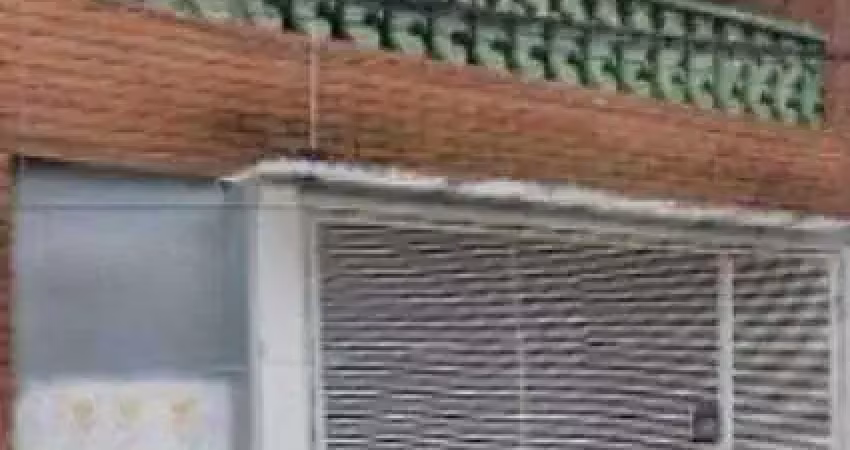 Vende-se casa sobrado com 200m² de área construída, dividida em 3 pisos