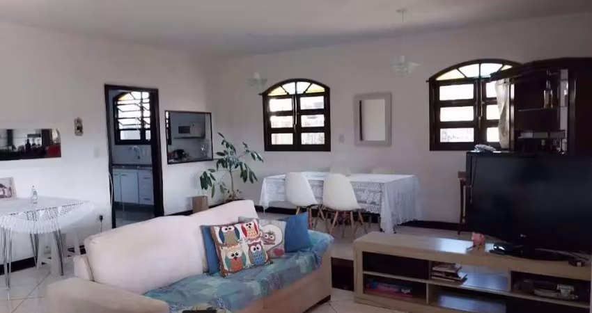 Casa em cotia, sp - 3 suítes em terreno de 600m², área gourmet em condomínio fechado
