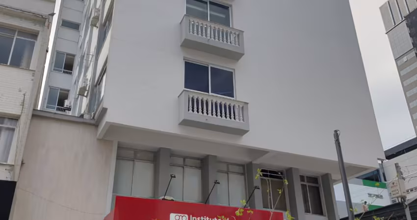 Excelente Sala comercial na rua Hercílio Luz.