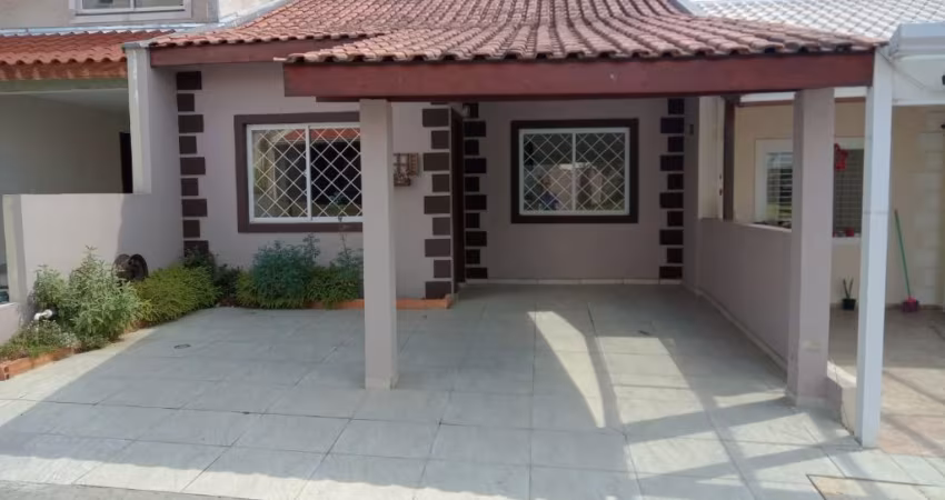 Casa em condomínio em São José dos Pinhais!