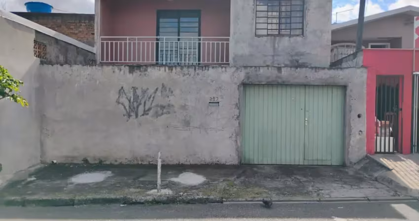 Sobrado com 4 dormitórios em Curitiba!