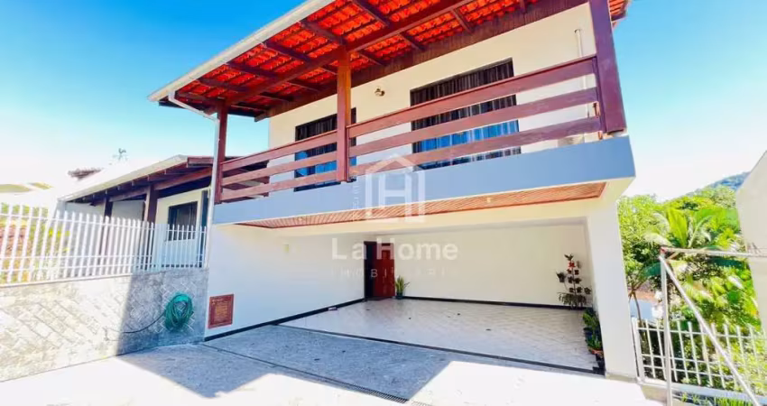 Casa com 4 quartos à venda no Garcia, Blumenau 