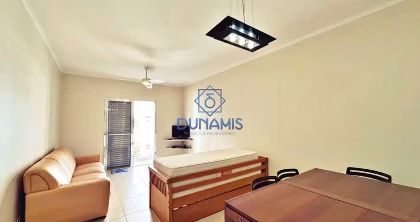 Apartamento reformado espaçoso à venda, localizado a apenas uma quadra da praia das astúrias