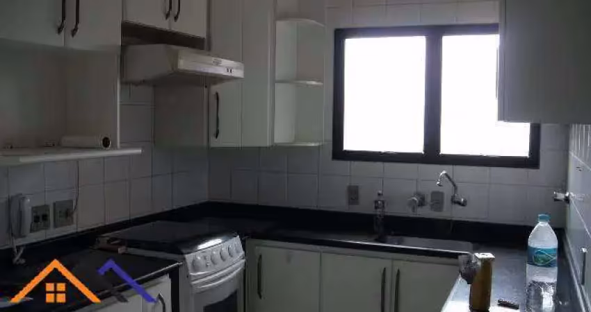 Apto próximo ao Centro, 2 dormitórios, 1 vaga, armários!
