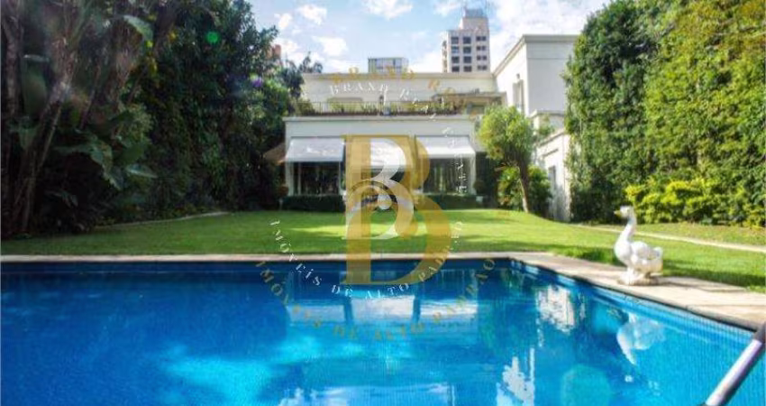 Primorosa casa com arquitetura e design clássico, localizada no Jardim América.
