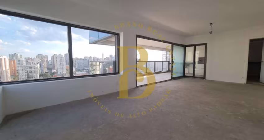 Excelente apartamento em andar alto, localizado no Campo Belo.