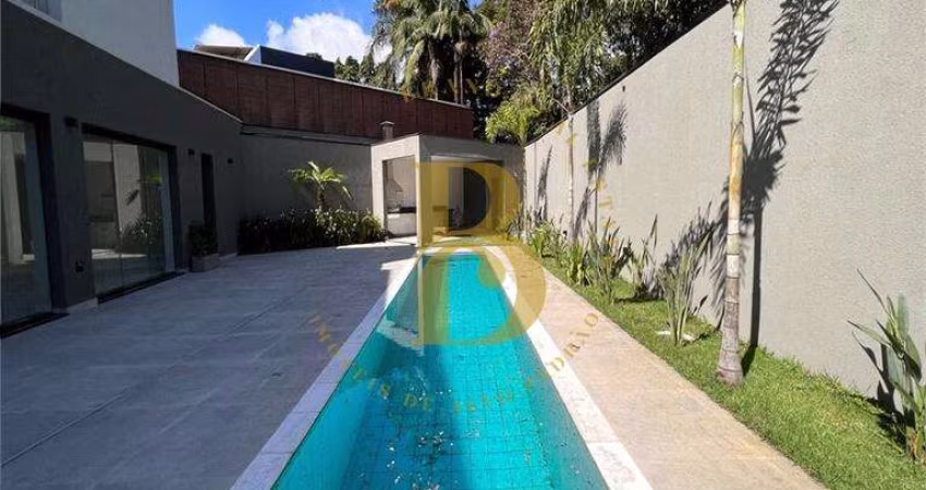 Casa com 900 m², 5 quartos sendo 5 suítes à venda no bairro Jardim Europa.