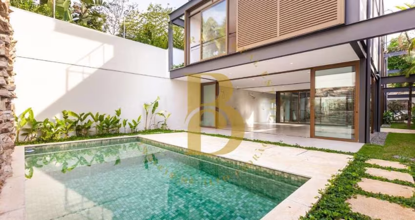 Casa com 500 m², 4 quartos sendo 4 suítes à venda no bairro Jardim Paulista.