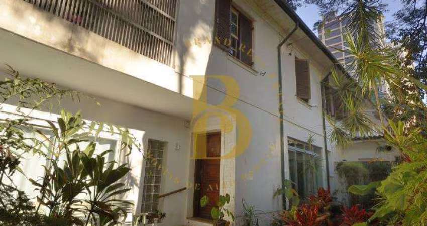 Casa com 190 m², 4 quartos sendo 2 suítes à venda no bairro Moema, minutos do PARQUE IBIRAPUERA