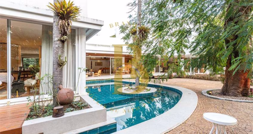 Casa com 750 m², 5 quartos sendo 5 suítes à venda no bairro Alto de Pinheiros.