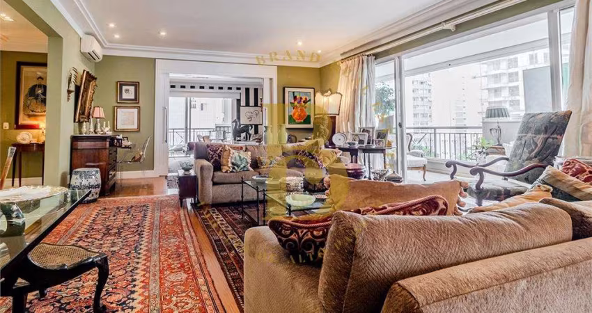 Apartamento com acabamentos refinados, próximo ao Parque Ibirapuera.
