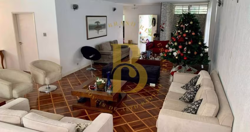 Casa com 377 m², 4 quartos sendo 2 suítes à venda no bairro Alto de Pinheiros.