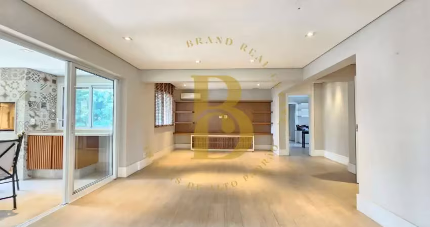 Apartamento alto padrão reformado com 220 m², na melhor localização do Itaim Bibi, 3 suítes e 4 vagas!