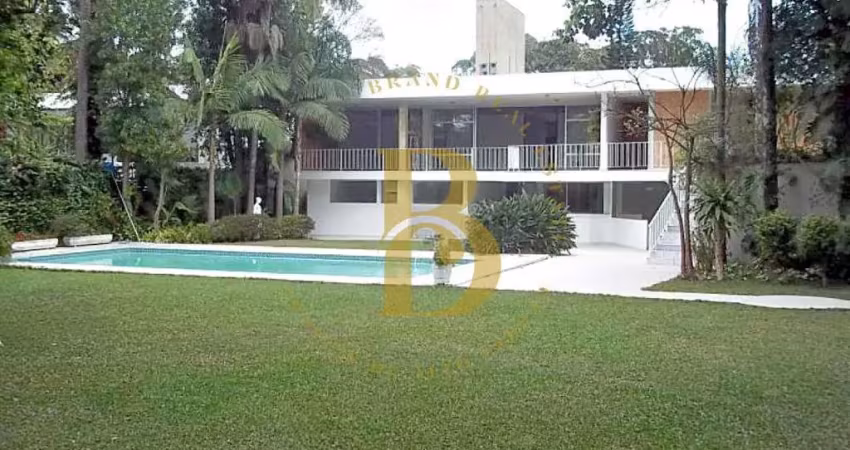 Casa com 800 m², 4 quartos sendo 2 suítes à venda no bairro Morumbi.